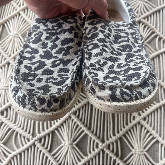 Hey Dude Slip-on Shoes Women’s Size 11 - Misty Woven Cheetah Grey - Picture 6 of 9